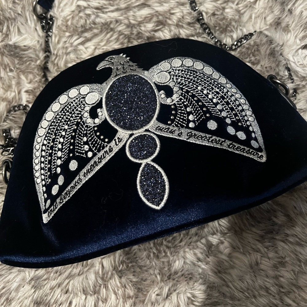 Beautiful Danielle Nicole Velvet Harry Potter Rav… - image 3